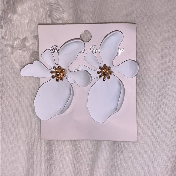 Cute flower earrings - Picture 2 of 2